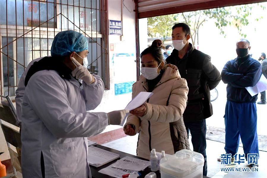 （抓好經(jīng)濟(jì)發(fā)展 應(yīng)對(duì)復(fù)雜局面·圖文互動(dòng)）（3）2500萬(wàn)農(nóng)民工如何安全返崗？——農(nóng)民工大省四川復(fù)工觀察