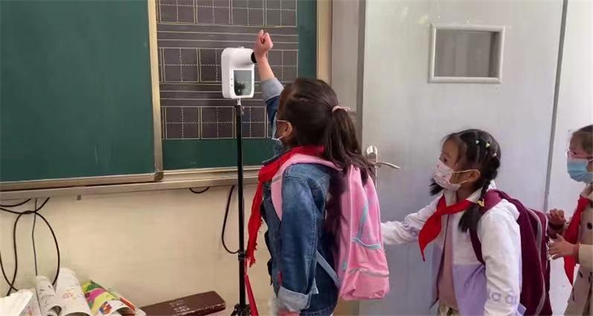 學生進行.jpg 學生進行.jpg