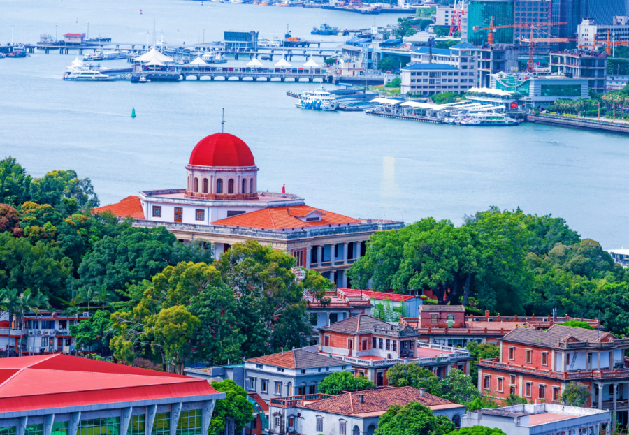 鼓浪嶼素有“萬國建筑博物館”的美譽(yù)，八卦樓作為全國重點(diǎn)文物保護(hù)單位，是鼓浪嶼世界文化遺產(chǎn)核心要素之一。楊勁堅(jiān) 攝